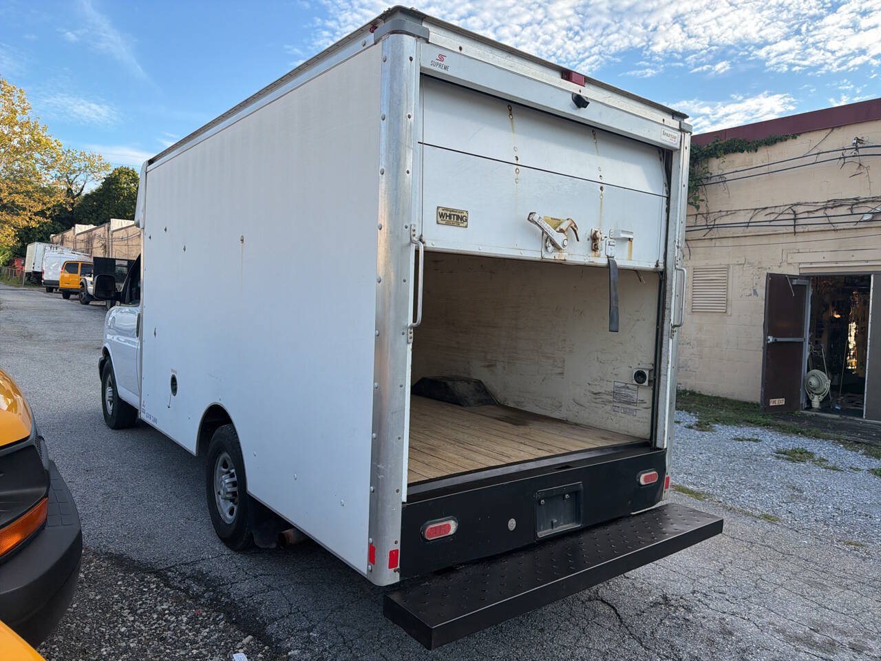 Used 2018 Chevrolet Express 3500 RWD image 11