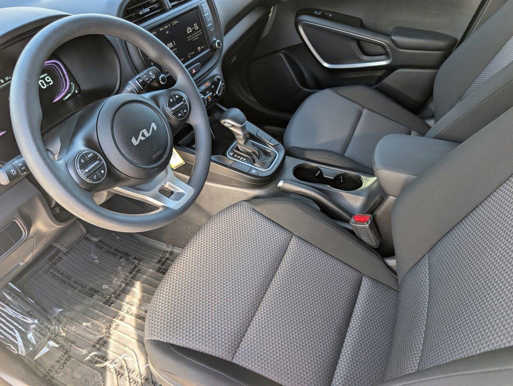 Certified 2025 Kia Soul LX image 15