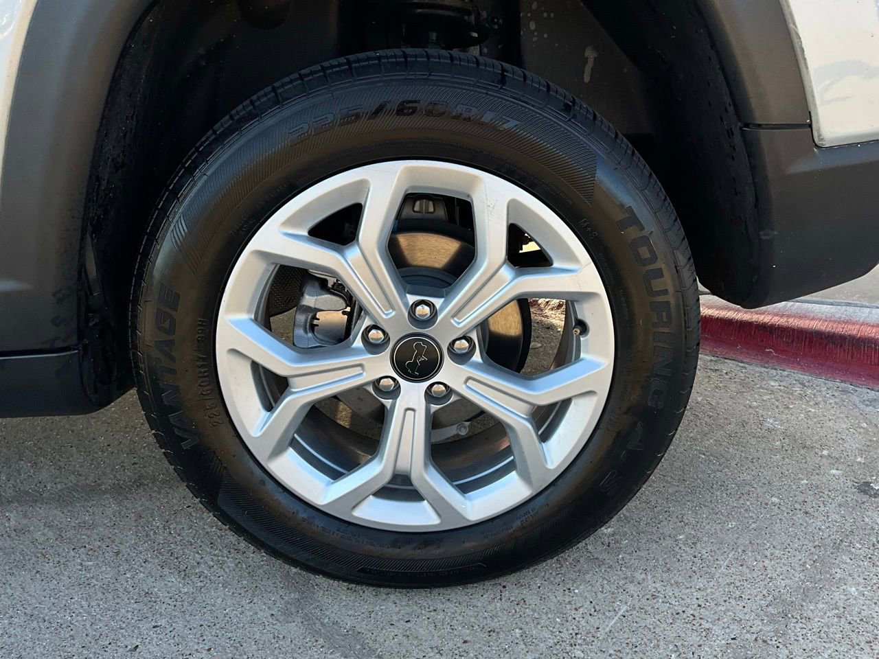 Used 2025 Jeep Compass Latitude AWD/4WD image 9