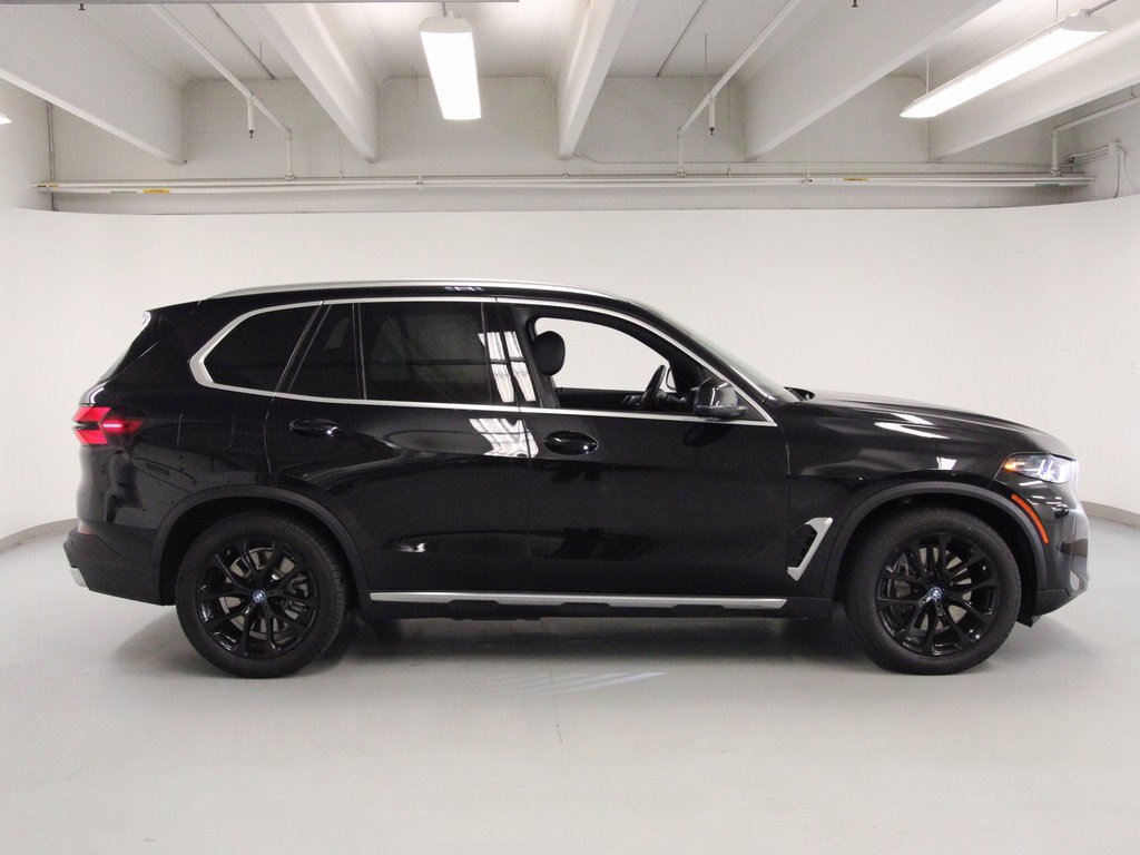 Used 2025 BMW X5 xDrive50e w/ Parking Assistance Package image 5