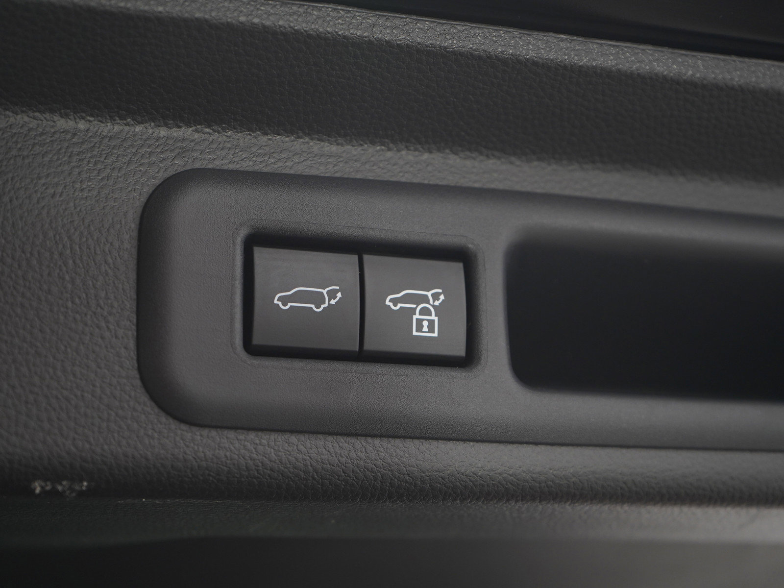 Used 2025 Toyota Sequoia Platinum AWD/4WD image 13