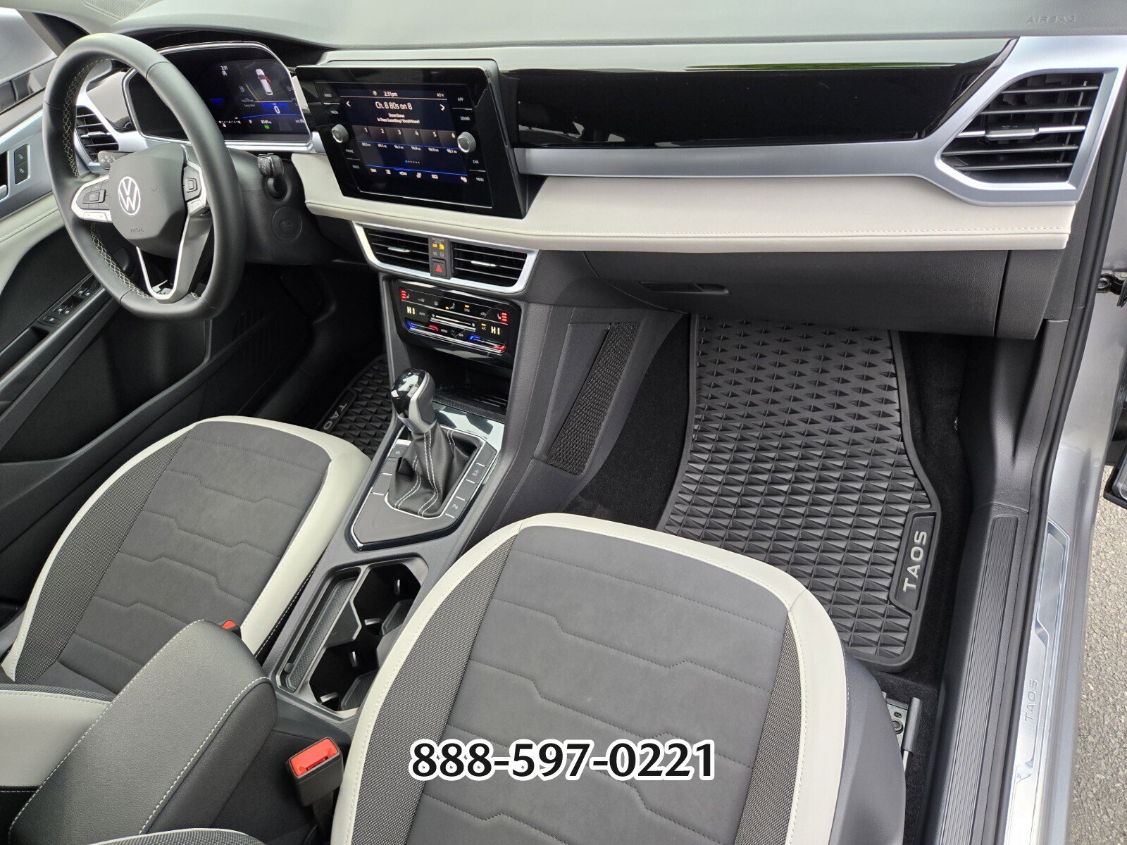 Certified 2025 Volkswagen Taos SE image 17