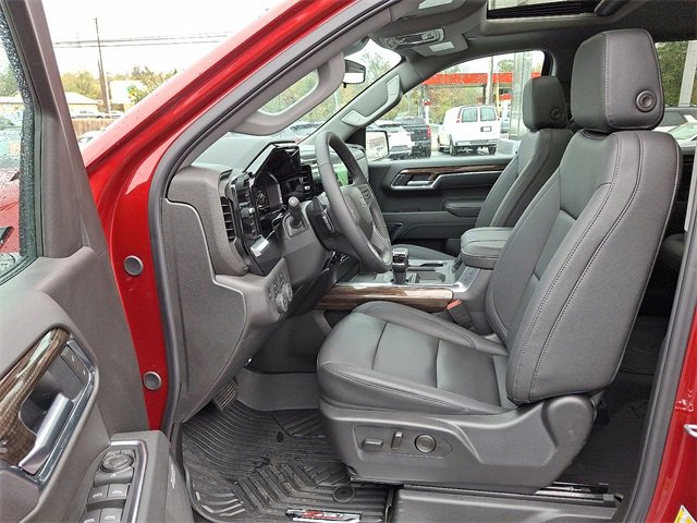 Used 2025 Chevrolet Silverado 1500 LT Trail Boss w/ Convenience Package II image 13