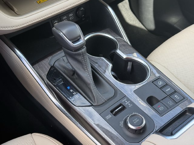 Used 2023 Toyota Highlander Limited AWD/4WD image 19