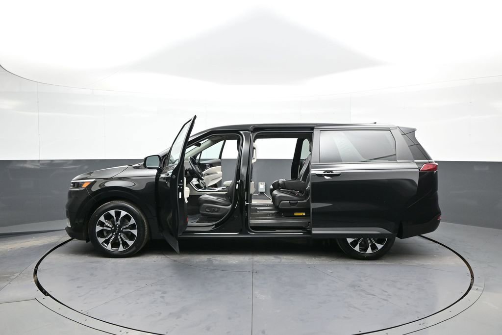 Certified 2023 Kia Carnival EX image 43
