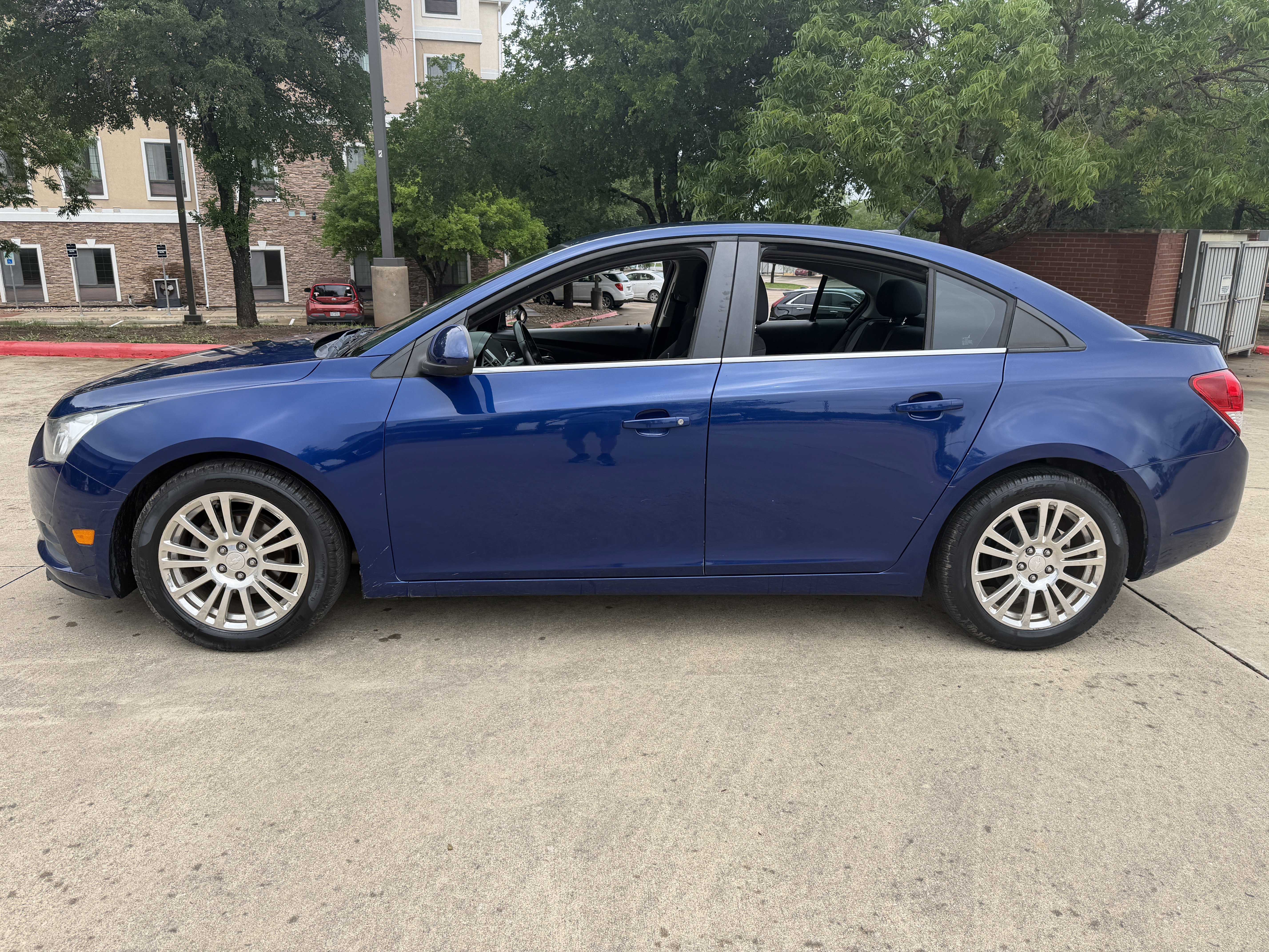 Used 2012 Chevrolet Cruze Eco FWD image 4