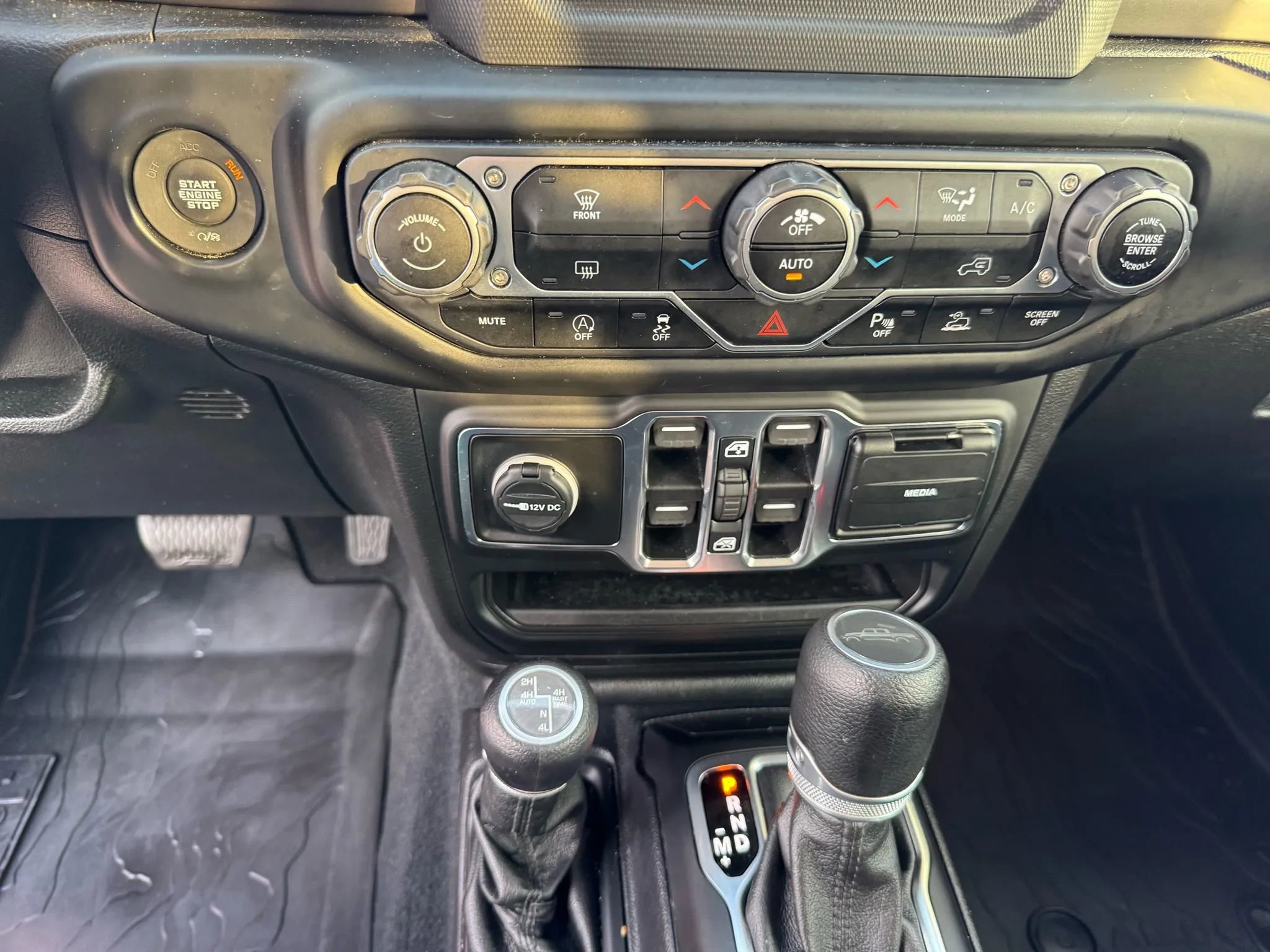 Used 2021 Jeep Gladiator Sport image 40