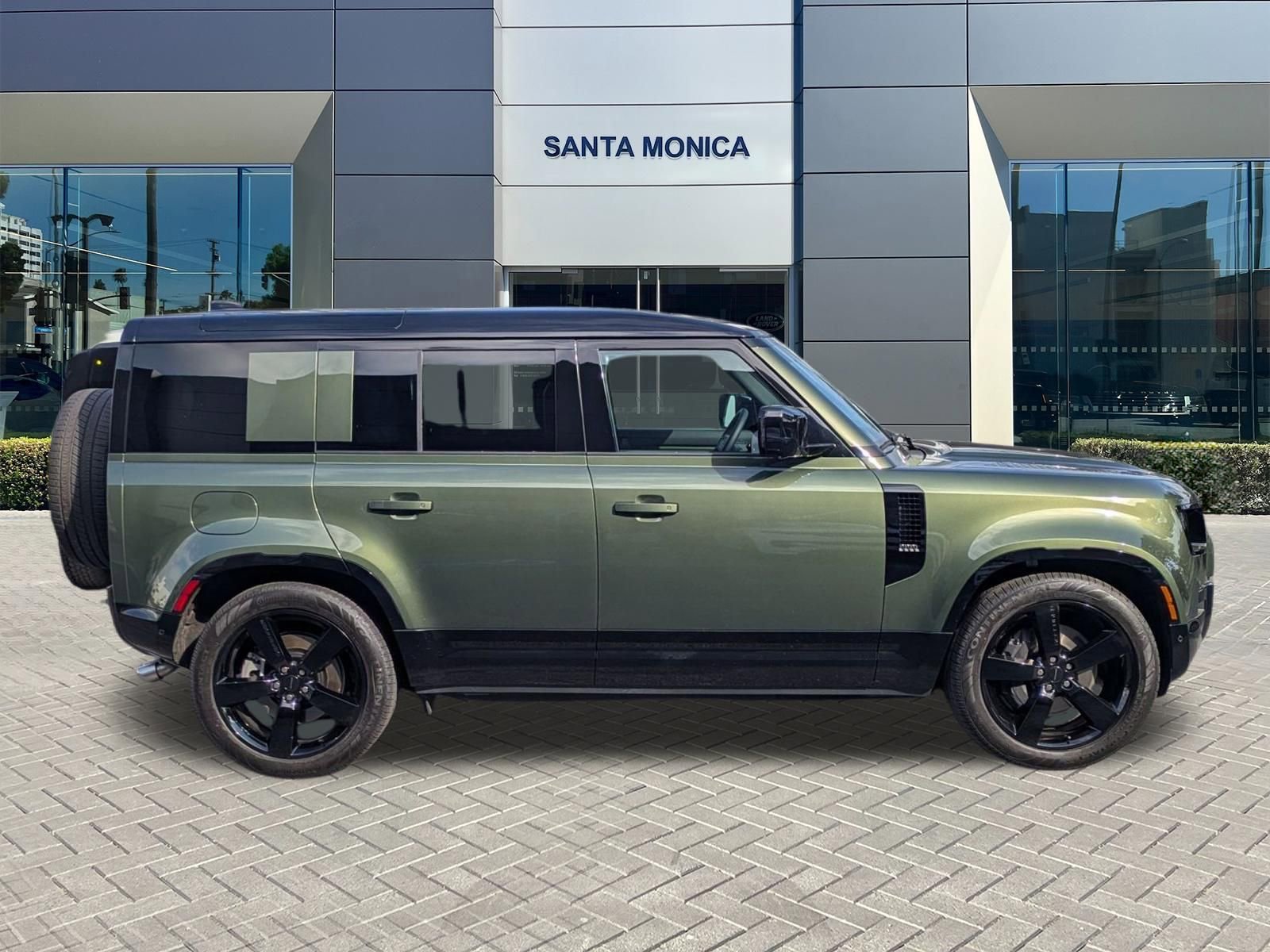 New 2026 Land Rover Defender 110 X-Dynamic SE AWD/4WD image 6