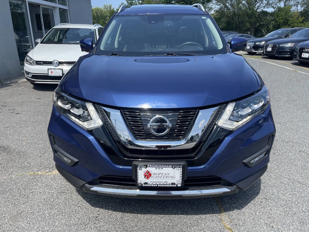 Used 2017 Nissan Rogue SL w/ SL Premium Package image 2