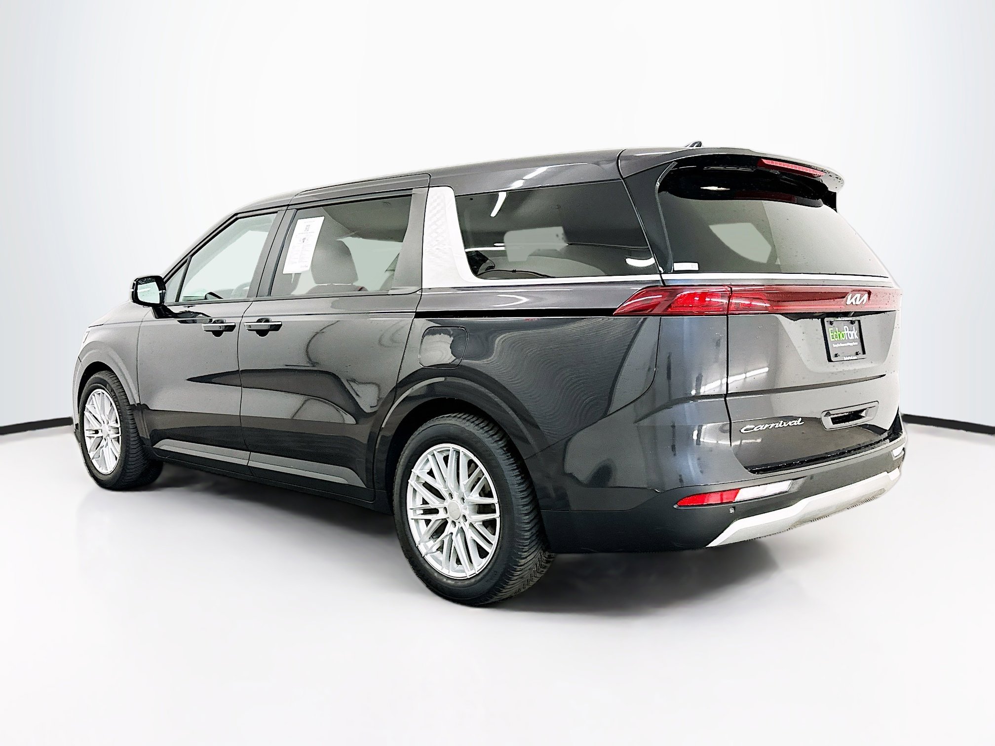 Used 2022 Kia Carnival LX FWD image 5