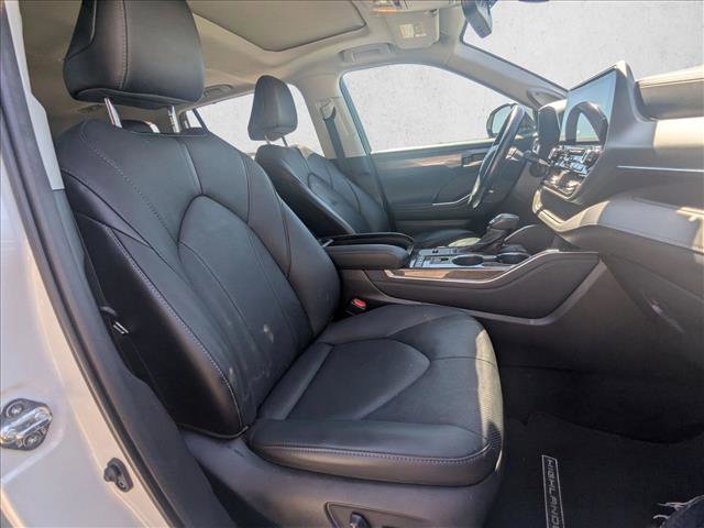 Used 2021 Toyota Highlander Limited image 22