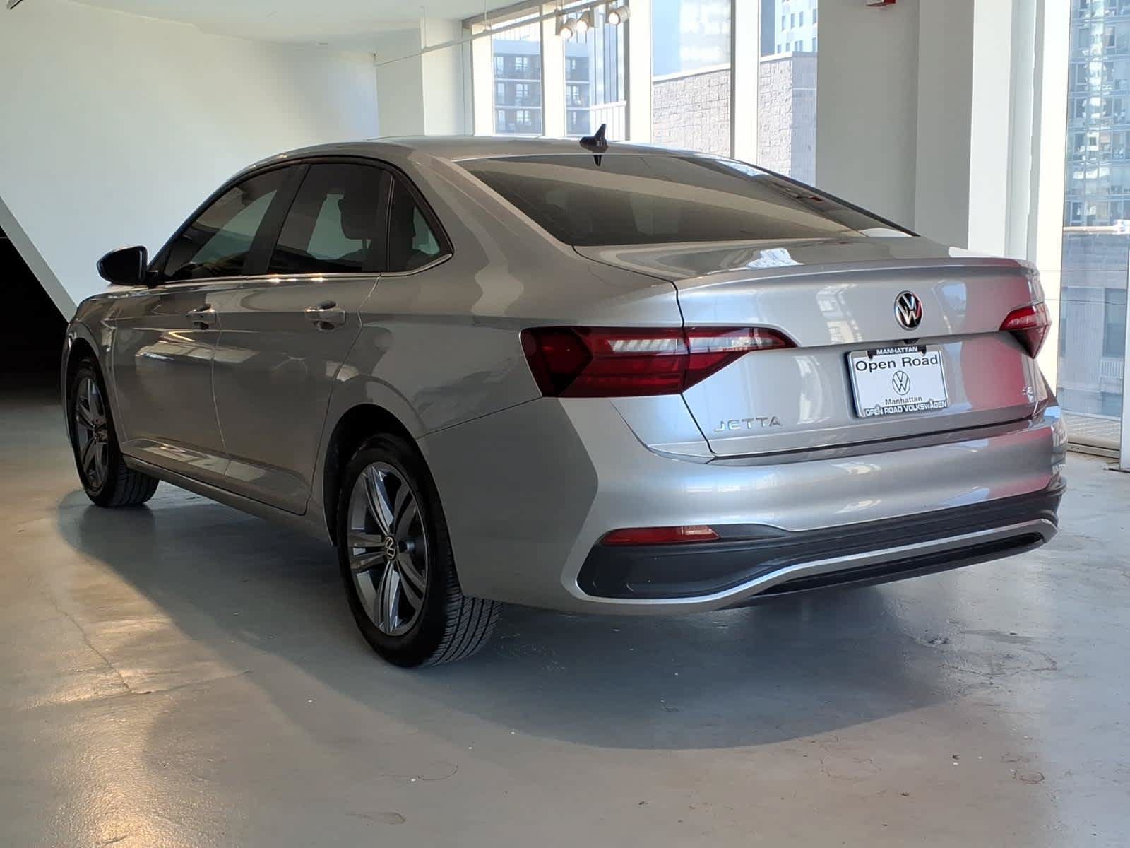 Used 2023 Volkswagen Jetta SE w/ Panoramic Sunroof Package FWD image 6