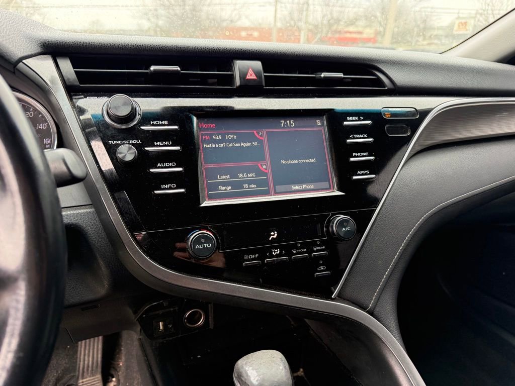 Used 2018 Toyota Camry SE image 19
