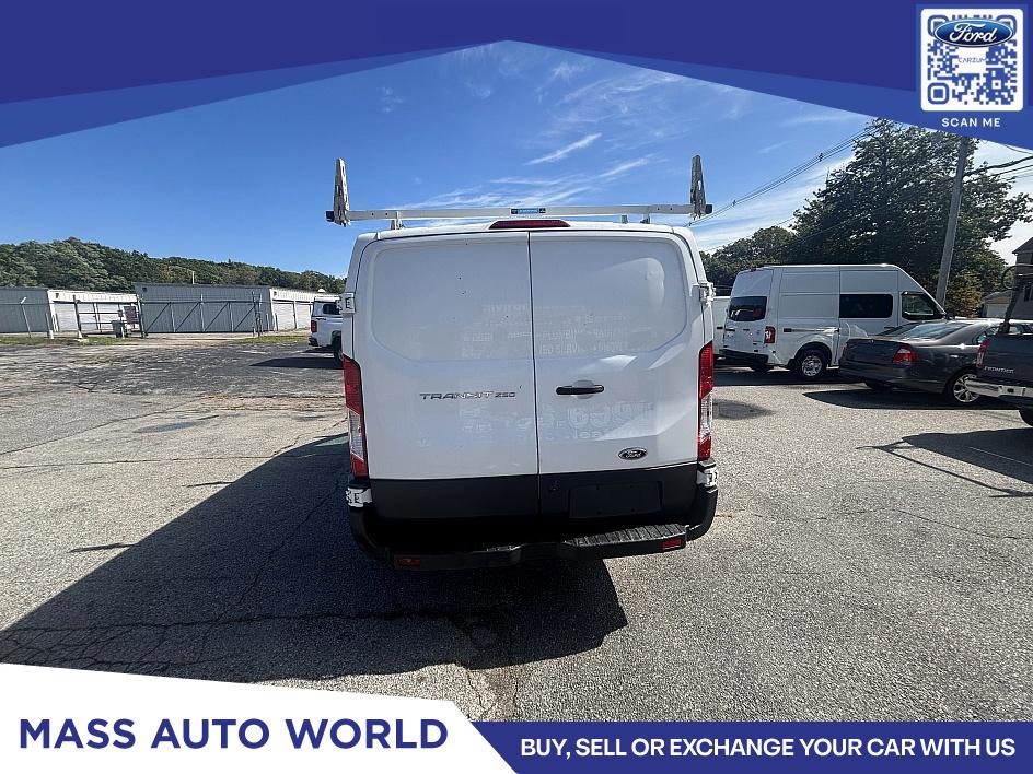 Used 2017 Ford Transit 250 130 Low Roof image 3