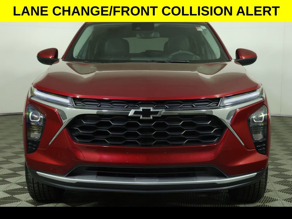 Used 2025 Chevrolet Trax LT FWD image 6
