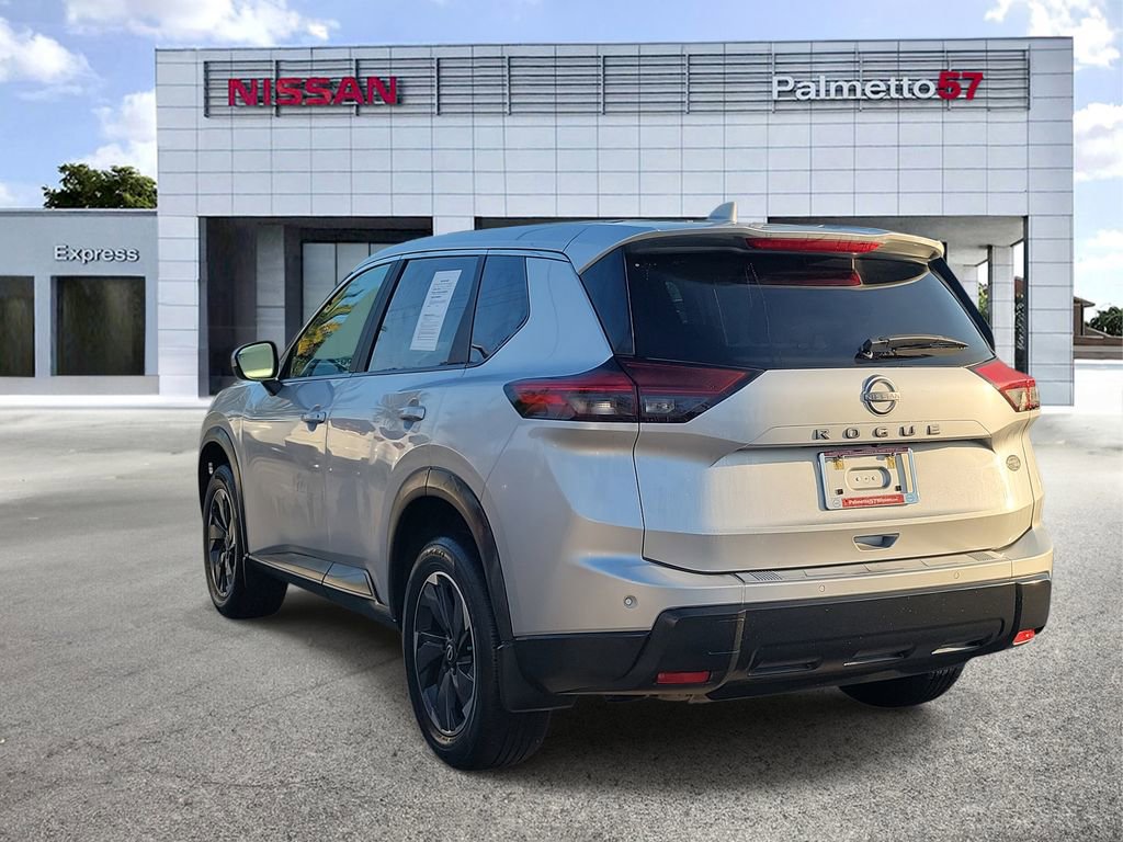 Certified 2025 Nissan Rogue SV FWD image 4