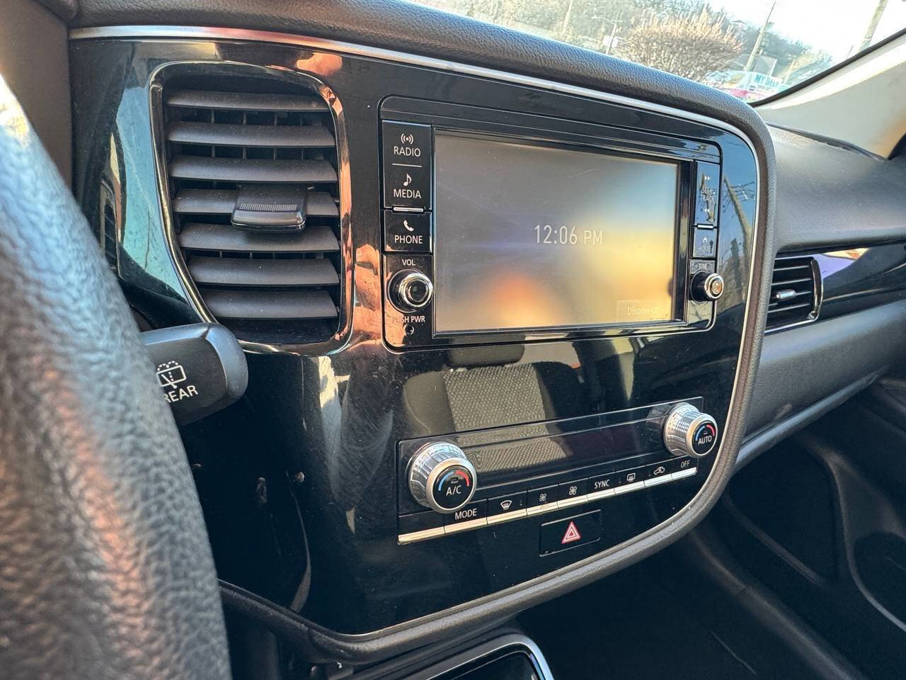 Used 2020 Mitsubishi Outlander ES image 10