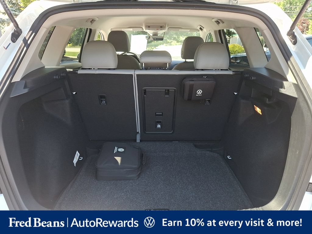 Certified 2023 Volkswagen Taos SE w/ Black Wheel Package FWD image 34