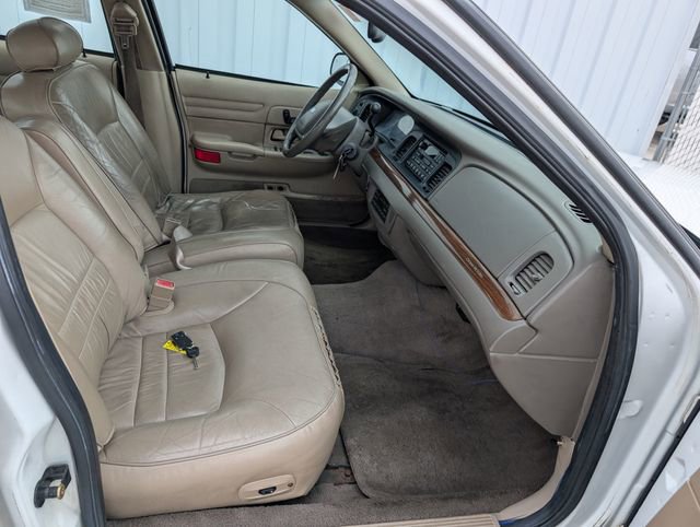 Used 2002 Ford Crown Victoria LX image 24