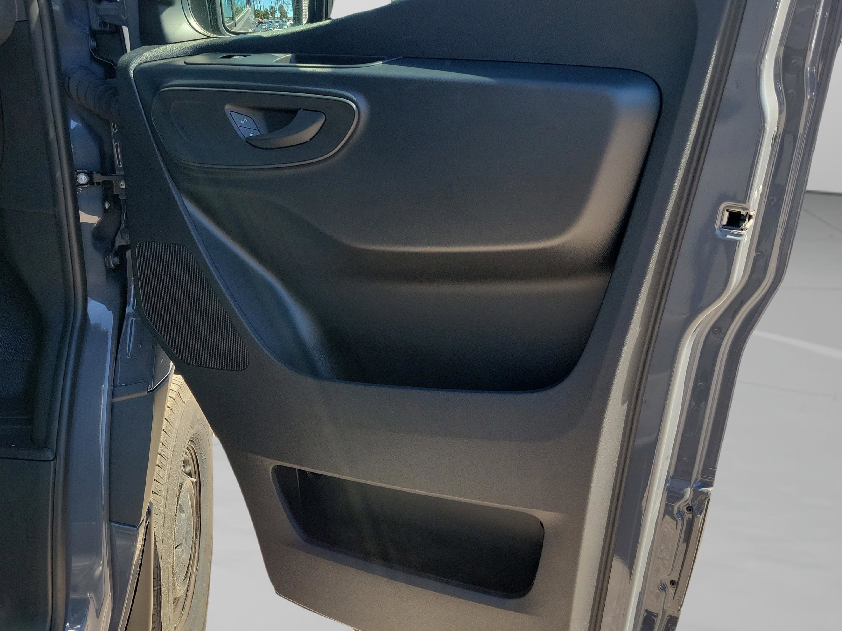 Used 2025 Mercedes-Benz Sprinter 2500 image 27