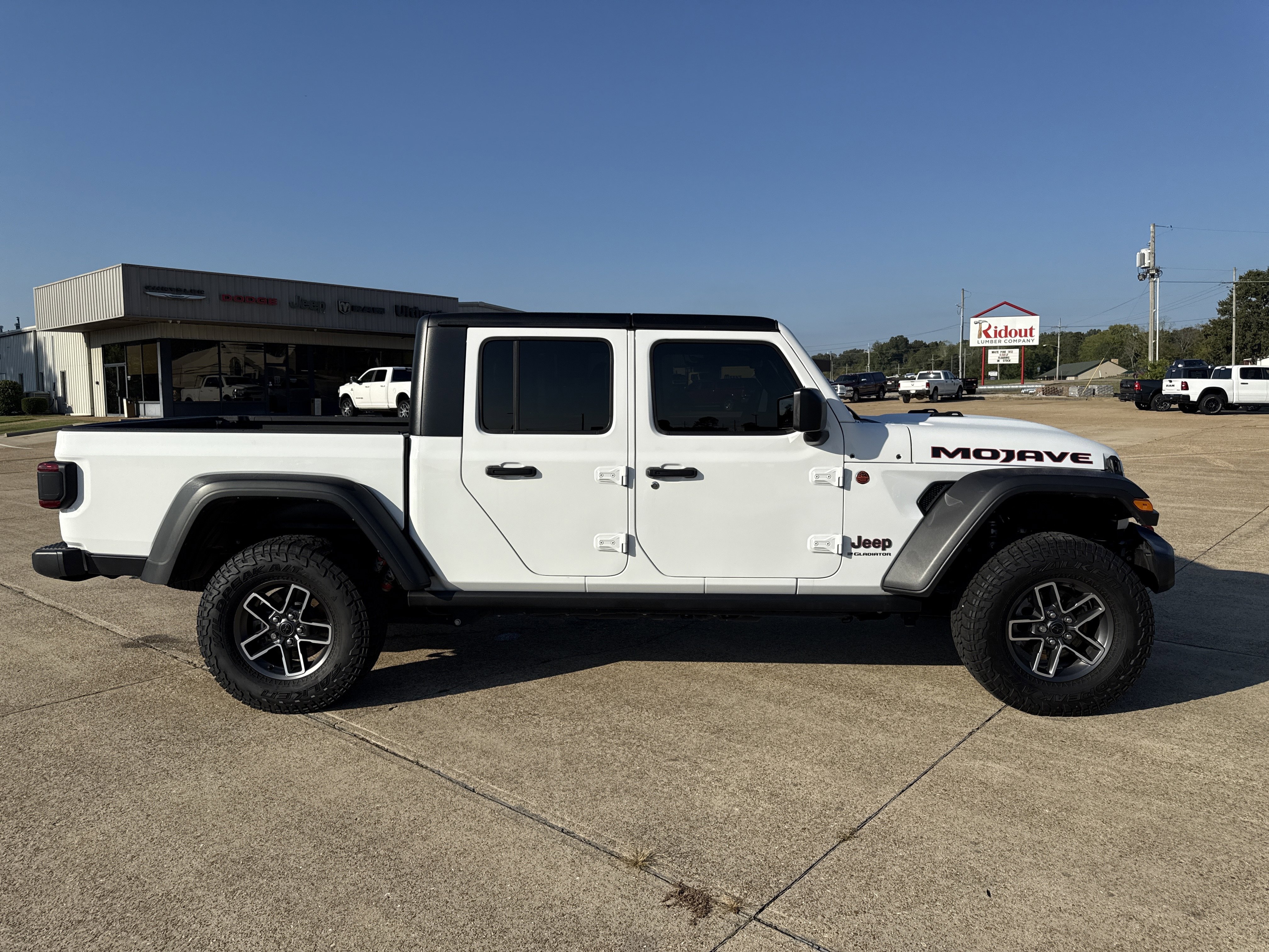 Used 2024 Jeep Gladiator Mojave w/ Safety Group image 11
