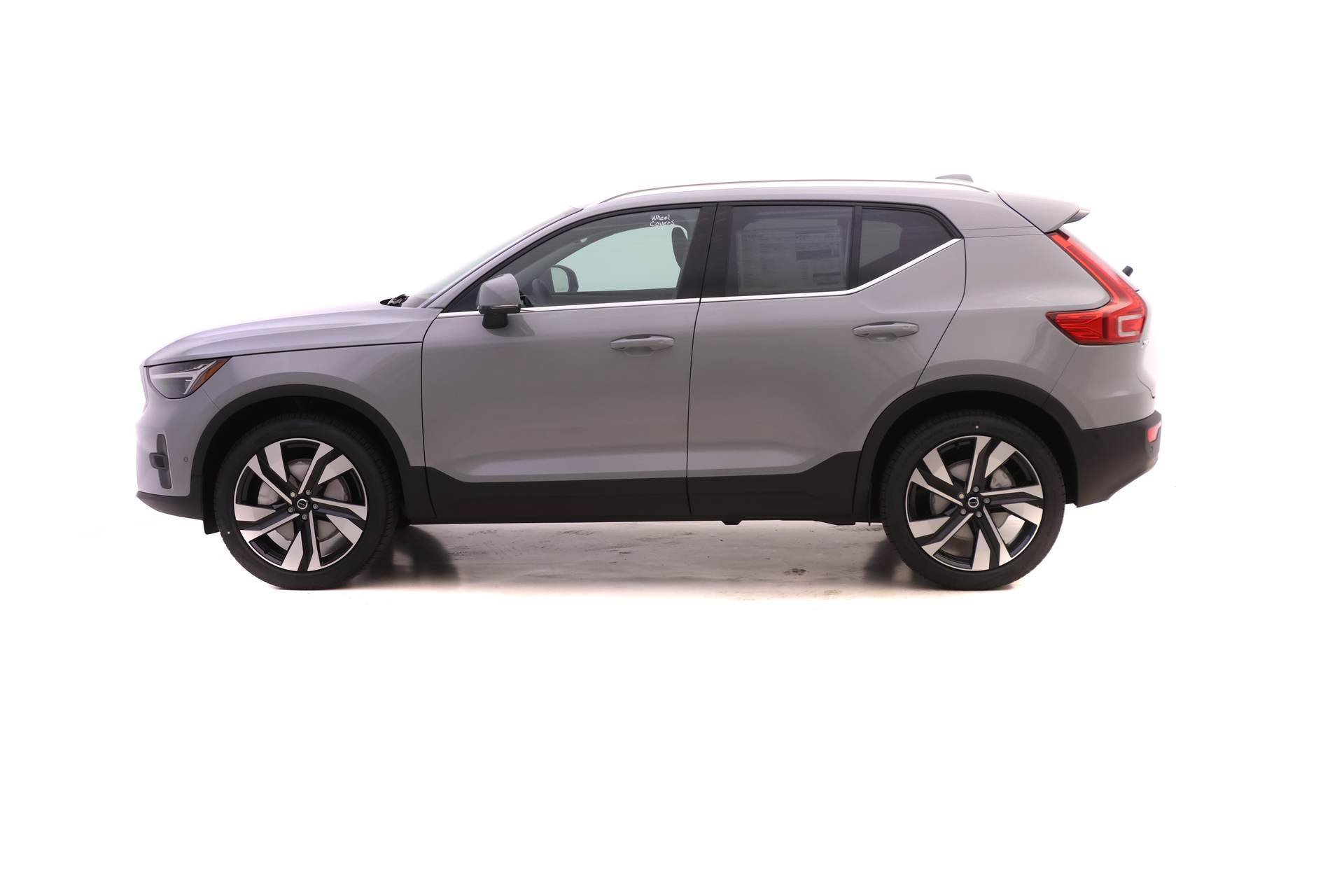 New 2025 Volvo XC40 B5 Ultra w/ Protection Package Premier AWD/4WD image 3