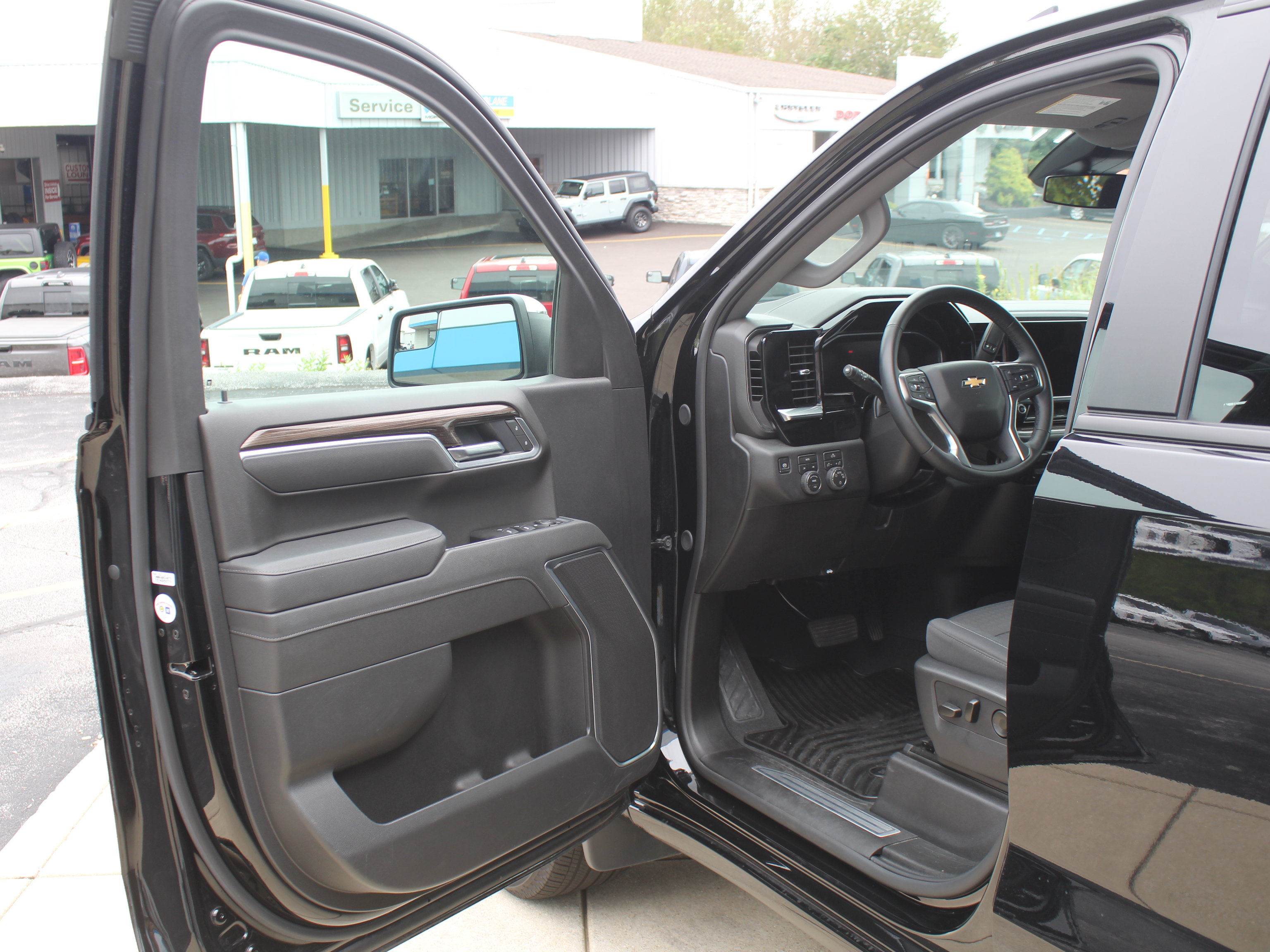 Certified 2026 Chevrolet Silverado 1500 LT AWD/4WD image 12