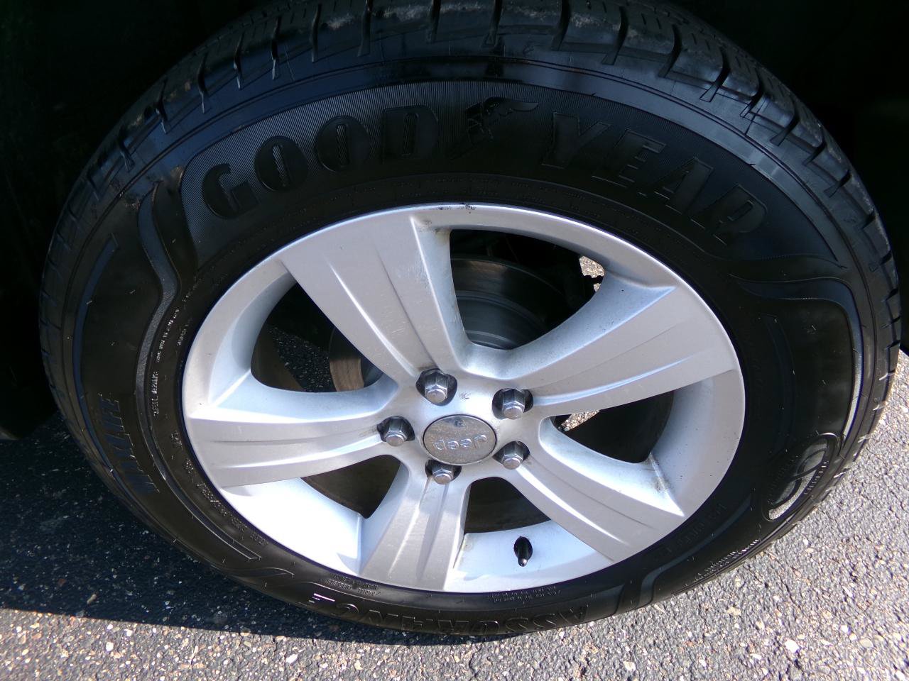 Used 2015 Jeep Patriot Latitude w/ All Weather Capability Group AWD/4WD image 31