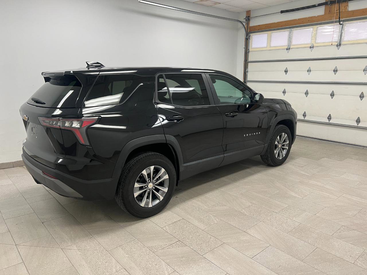 Used 2025 Chevrolet Equinox LT FWD image 10