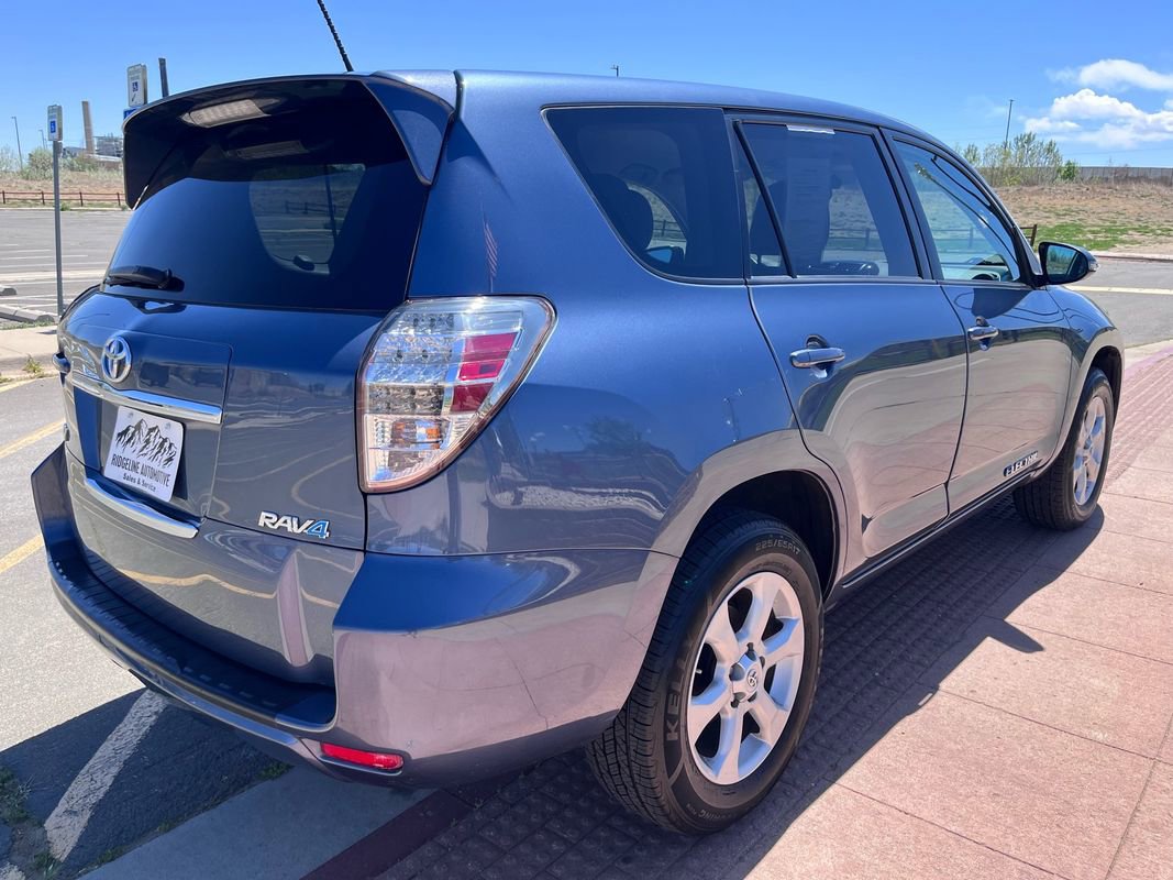 Used 2014 Toyota RAV4 EV FWD image 4