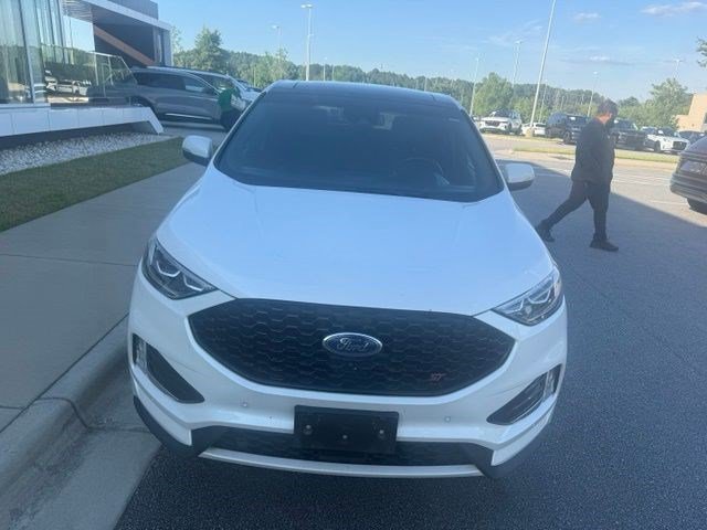 Used 2019 Ford Edge ST w/ Equipment Group 401A AWD/4WD image 3