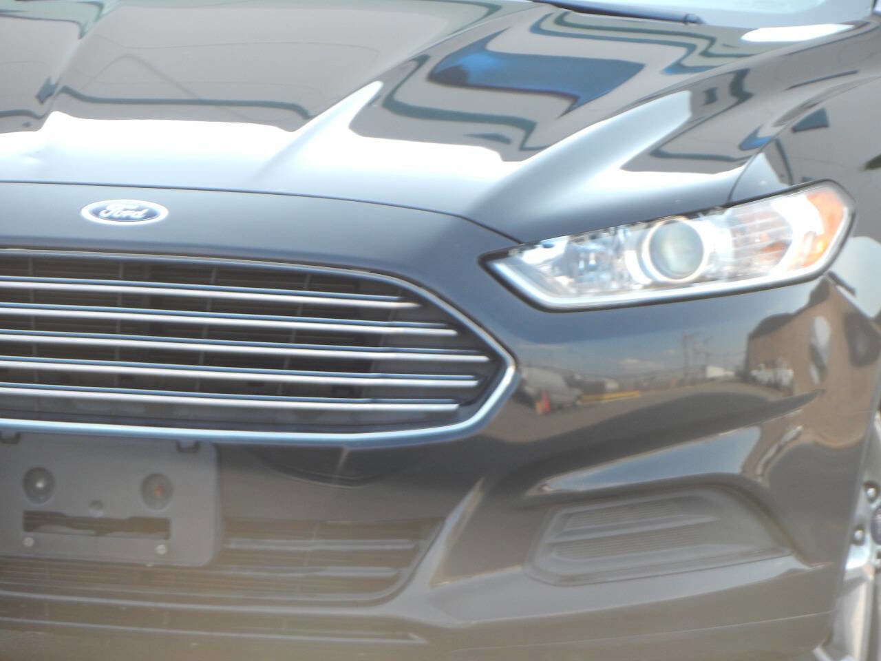 Used 2013 Ford Fusion SE FWD image 4