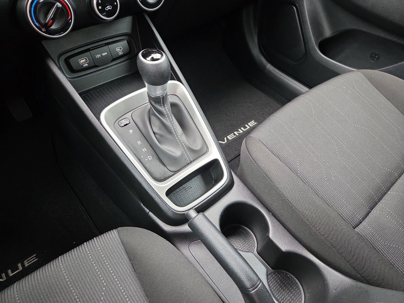 Used 2025 Hyundai Venue SE image 25