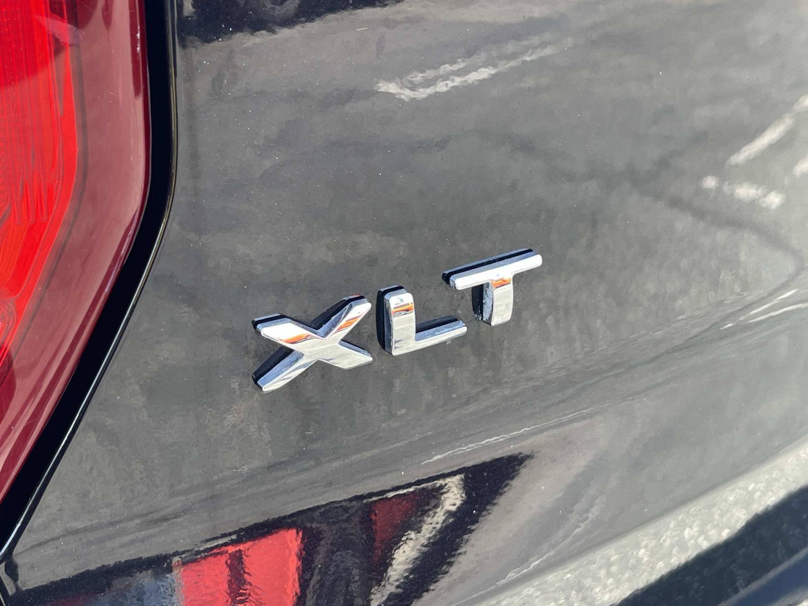 Used 2019 Ford Explorer XLT w/ Equipment Group 201A FWD image 6