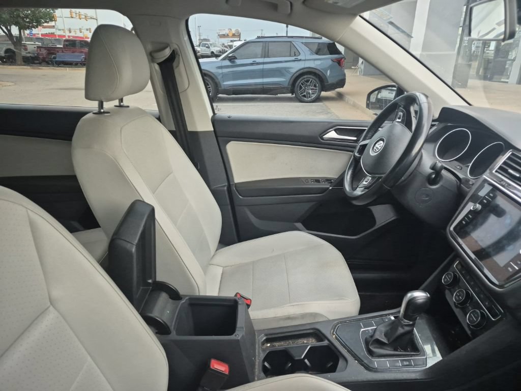 Used 2018 Volkswagen Tiguan SE w/ Panoramic Sunroof Package FWD image 23