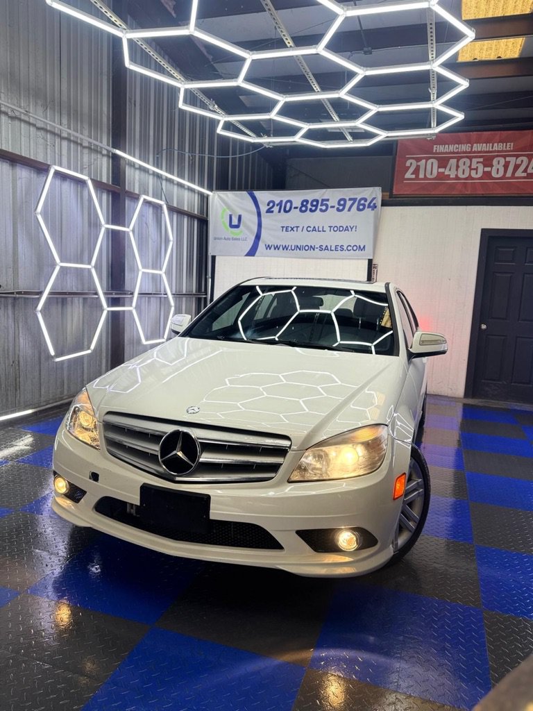 Used 2009 Mercedes-Benz C 300 Sedan image 10