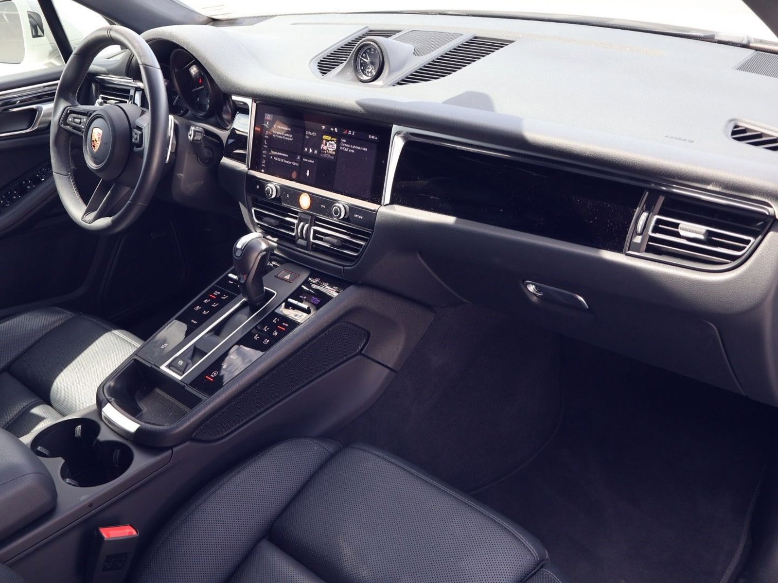 Certified 2025 Porsche Macan image 25