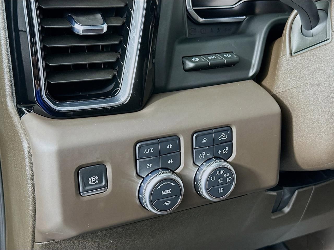 Used 2024 GMC Sierra 3500 Denali w/ Denali Reserve Package image 33