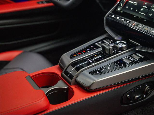 Used 2025 Aston Martin Vanquish RWD image 24