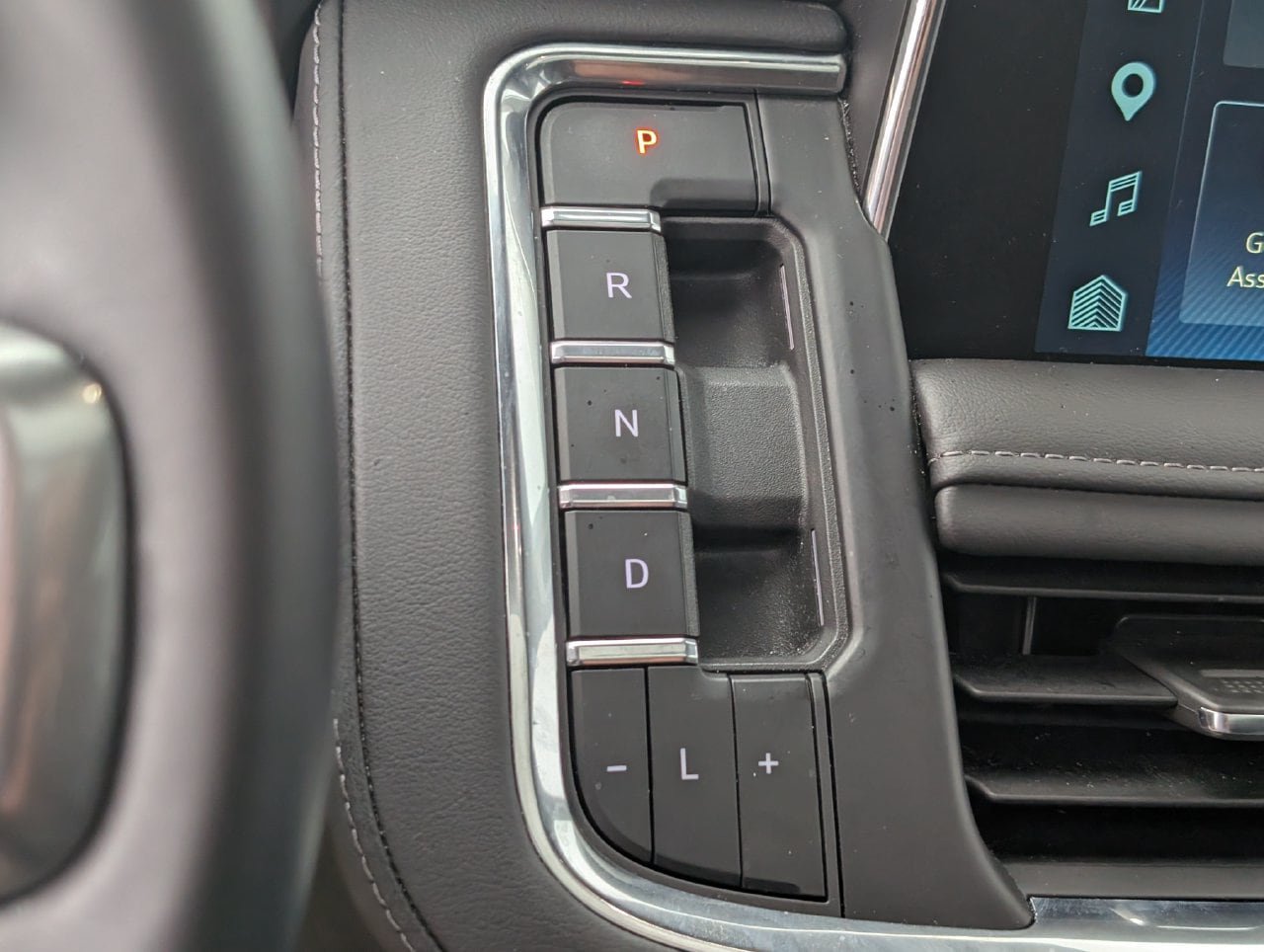 Used 2024 Chevrolet Tahoe Z71 w/ Luxury Package AWD/4WD image 20