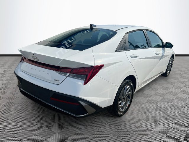 New 2026 Hyundai Elantra Hybrid FWD image 7