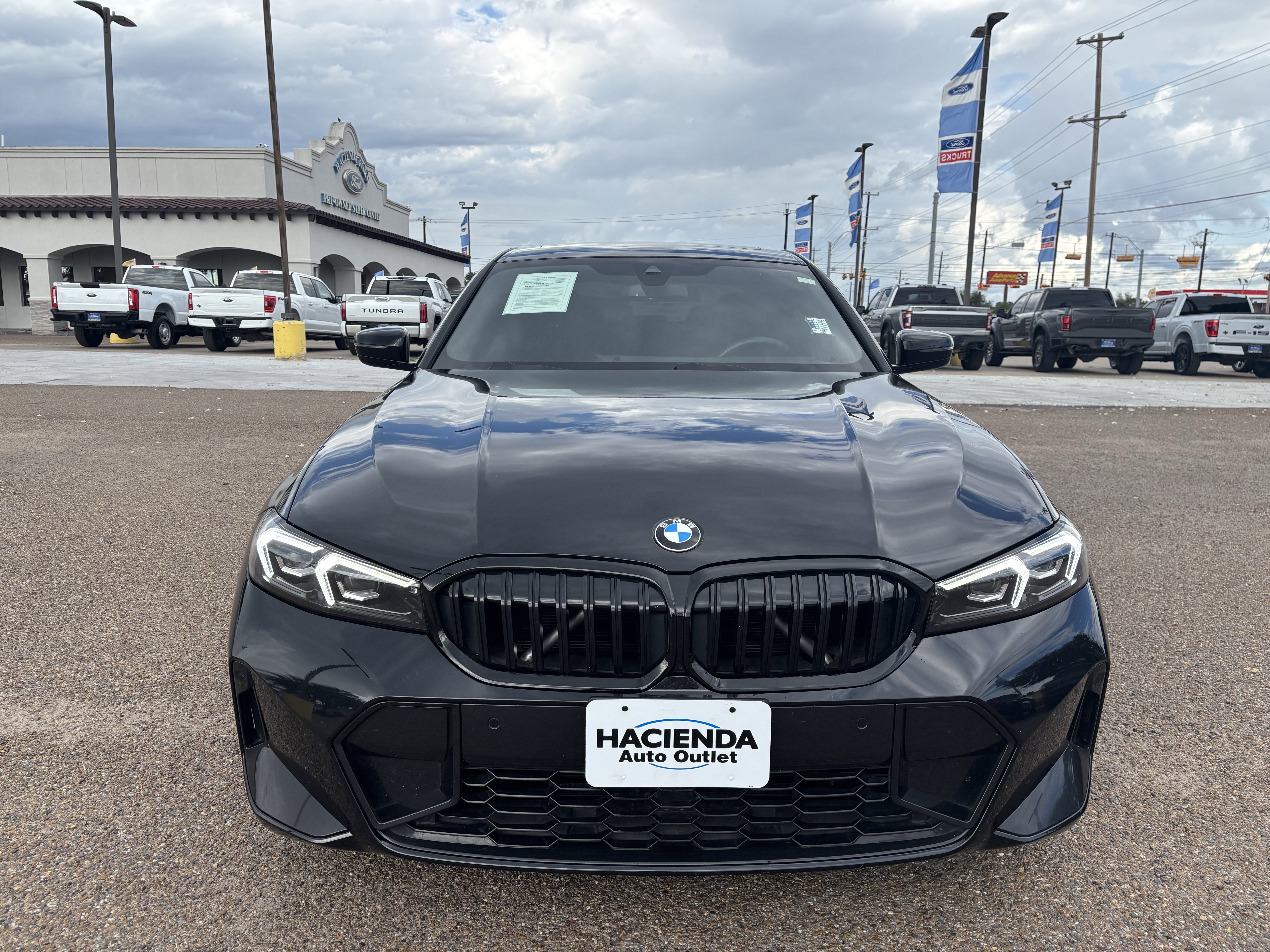 Used 2024 BMW 330i Sedan w/ M Sport Package image 11