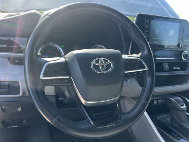 Used 2020 Toyota Highlander LE AWD/4WD image 17