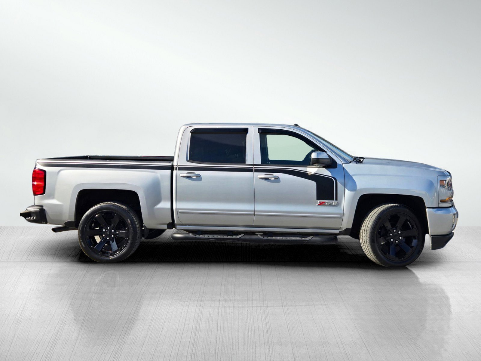 Used 2016 Chevrolet Silverado 1500 LT w/ Rally 2 Edition image 3