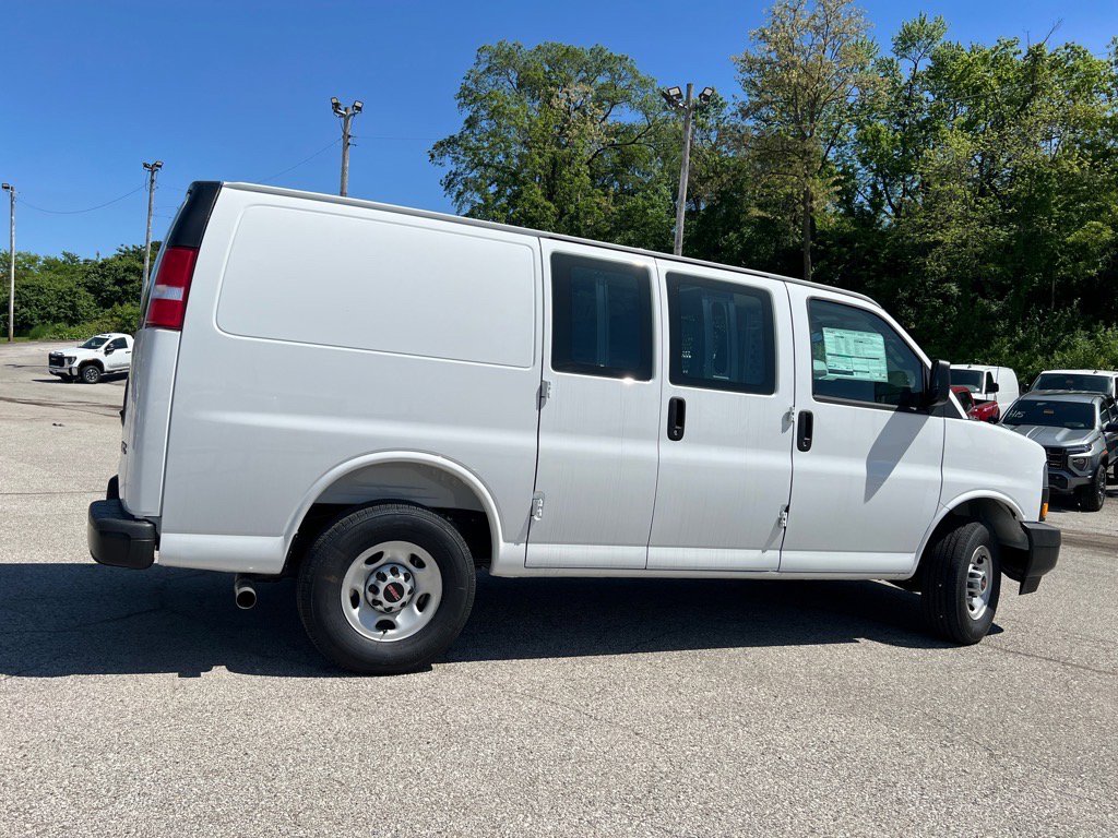 New 2025 GMC Savana 2500 w/ Driver Convenience Package RWD image 23