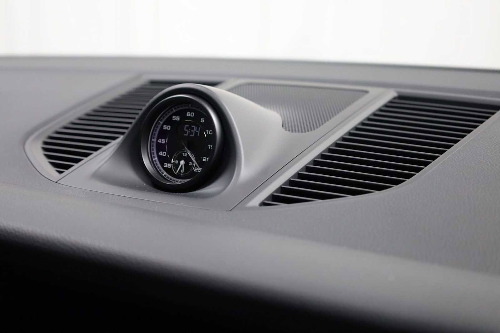 New 2026 Porsche Macan image 23