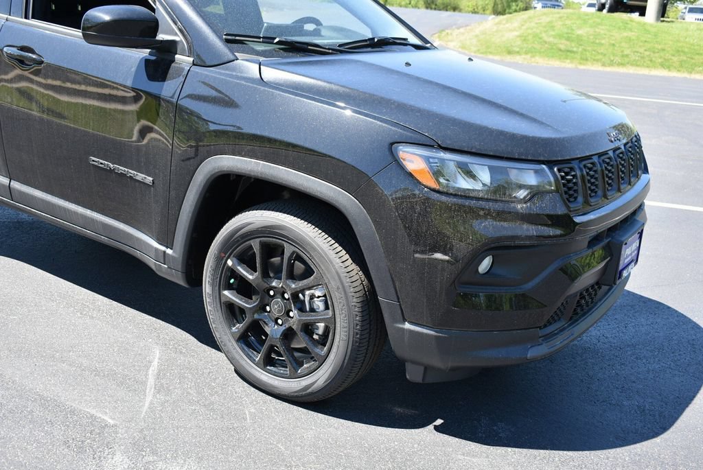 New 2026 Jeep Compass Latitude AWD/4WD image 2