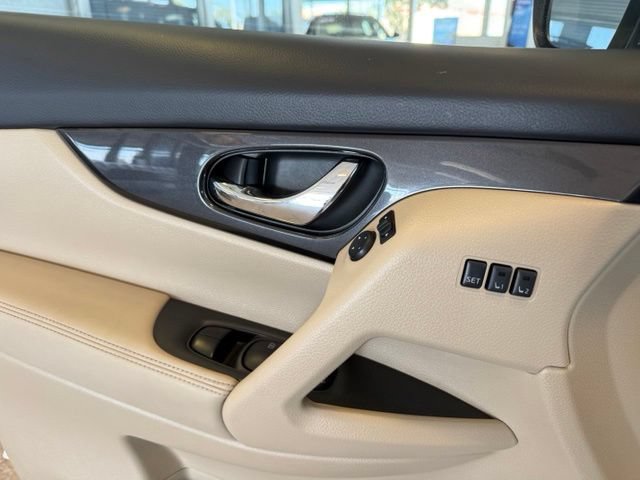 Used 2018 Nissan Rogue SV w/ Sun & Sound Touring Package AWD/4WD image 48