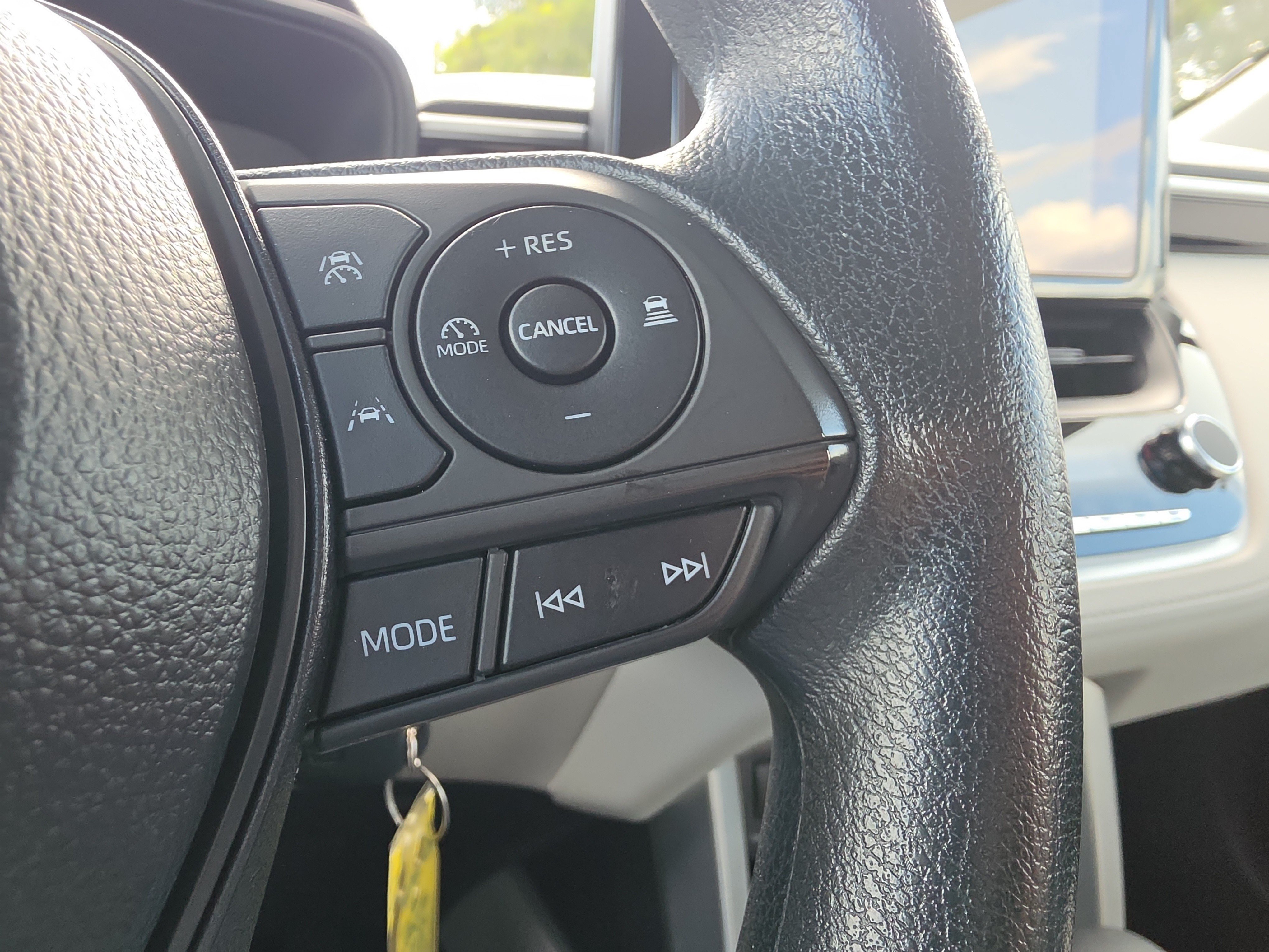 Used 2025 Toyota Corolla Cross L FWD image 24