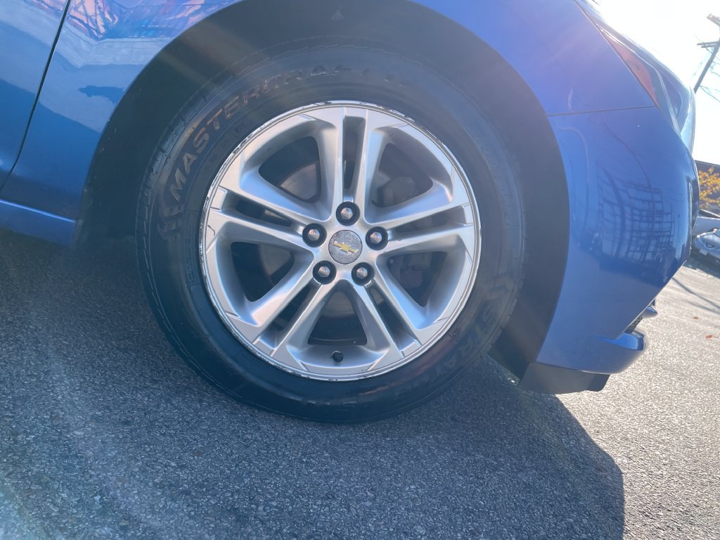 Used 2016 Chevrolet Cruze LT w/ Sun And Sound Package FWD image 11